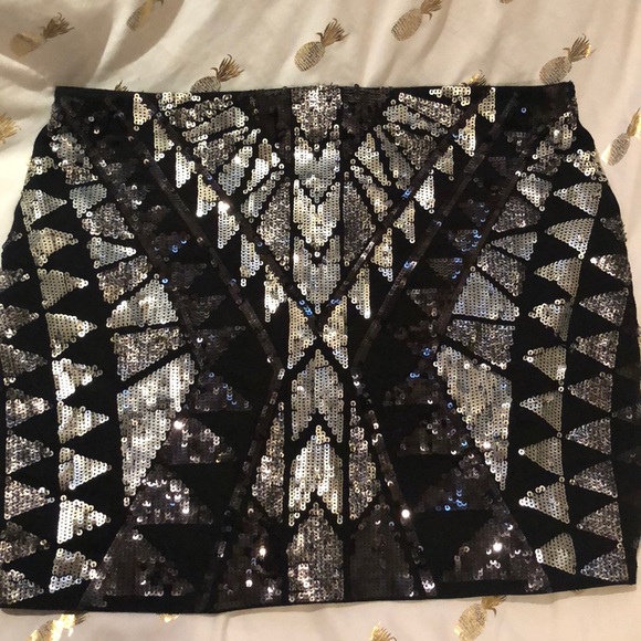 Black & Silver Sequin Embellished Skirt - Picture 2 of 2